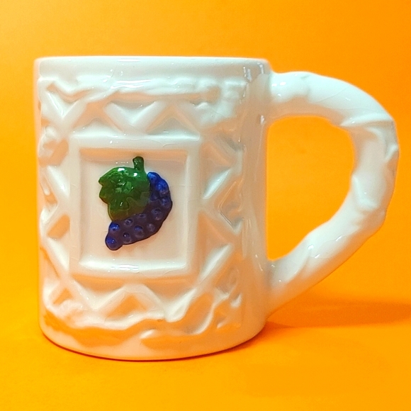 Set of 4 Vintage Ceramic Grape Mugs | Fruit Kitschy - Picture 2 of 4